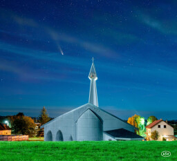 Jacovce-Kostol--Atlas-kometa